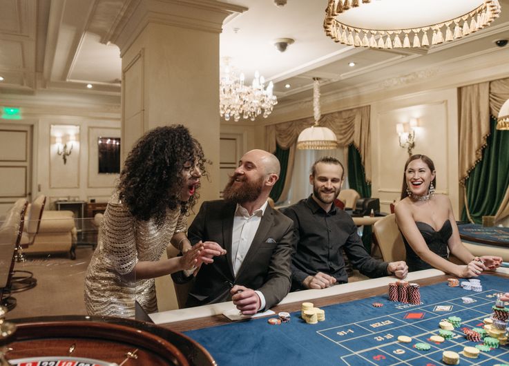Online Casino: Spielautomaten und Live-Spiele im Überblick