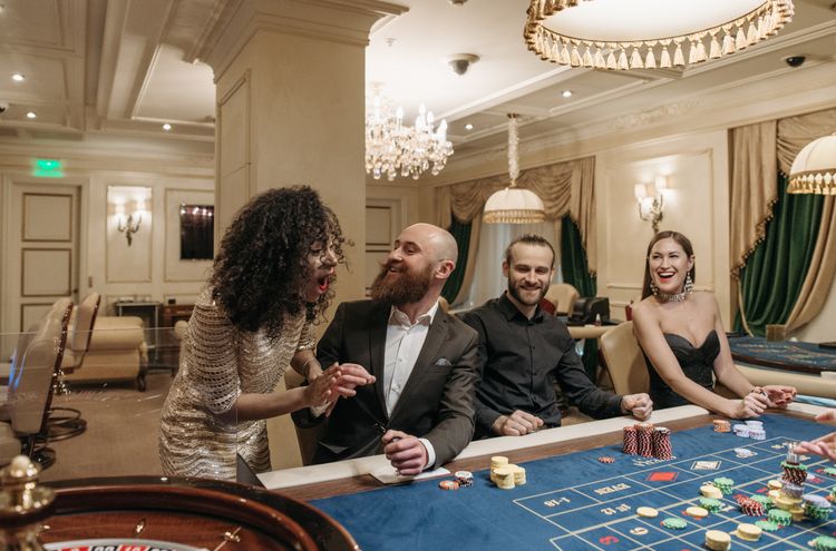 Online Casino: Spielautomaten und Live-Spiele im Überblick