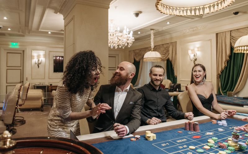 Online Casino: Spielautomaten und Live-Spiele im Überblick