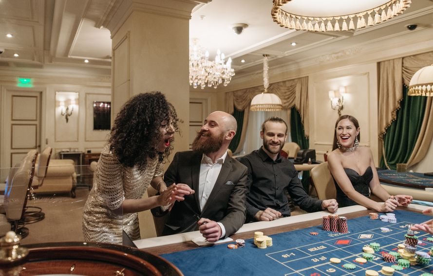 Online Casino: Spielautomaten und Live-Spiele im Überblick