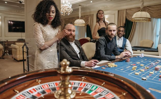 Online Casino: Spielautomaten und Live-Spiele im Überblick