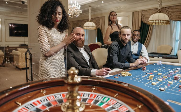 Online Casino: Spielautomaten und Live-Spiele im Überblick