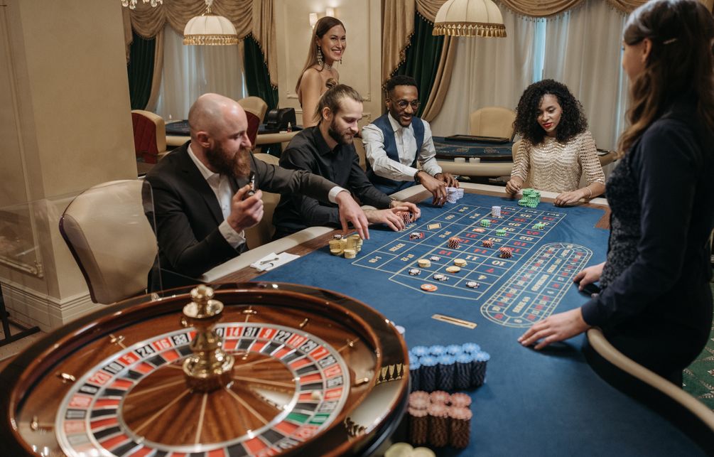 Online Casino: Spielautomaten und Live-Spiele im Überblick