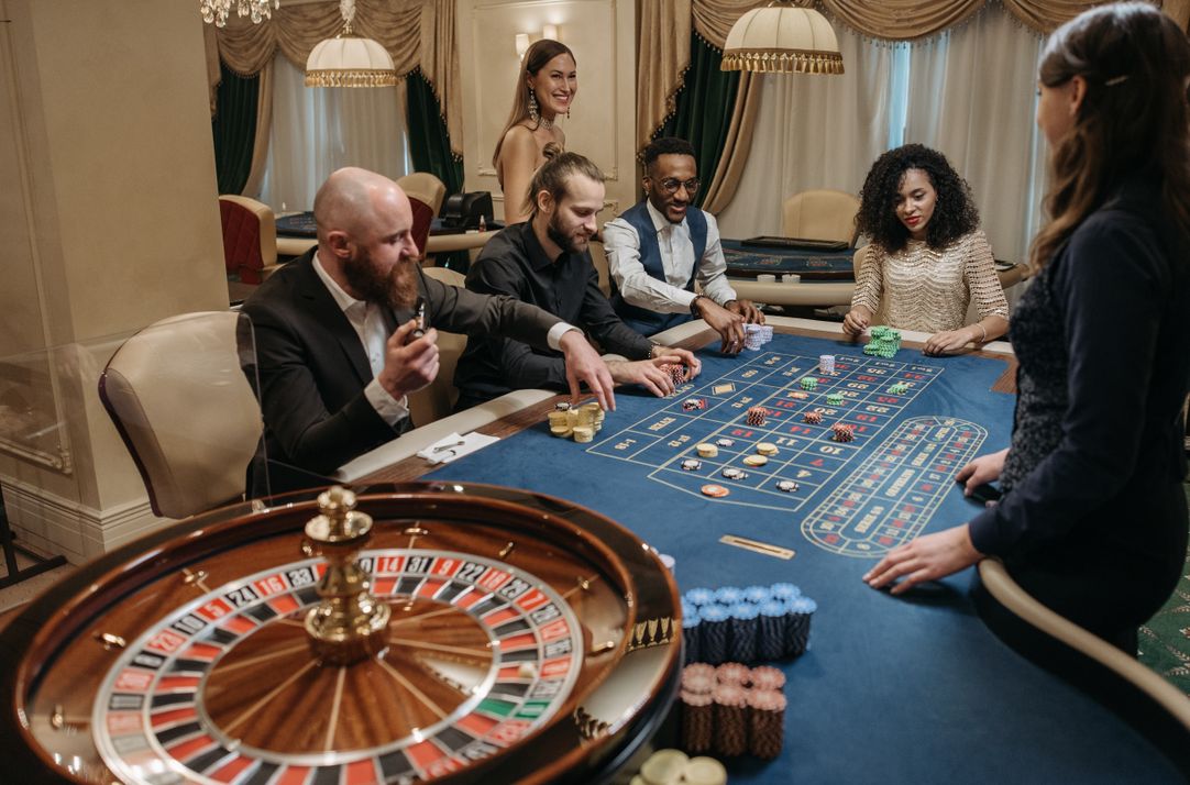Online Casino: Spielautomaten und Live-Spiele im Überblick
