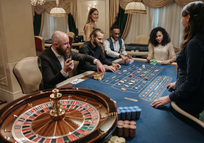 Online Casino: Spielautomaten und Live-Spiele im Überblick