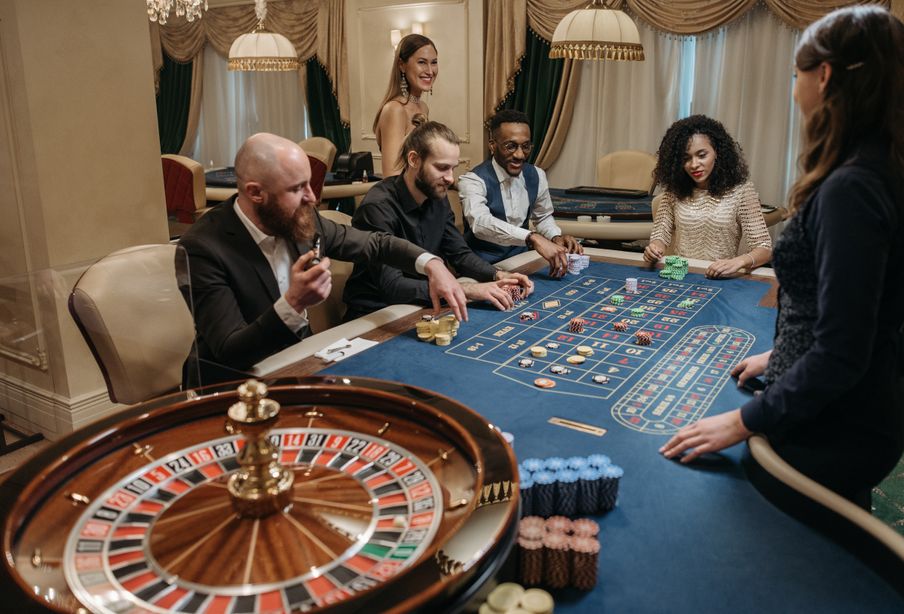 Online Casino: Spielautomaten und Live-Spiele im Überblick
