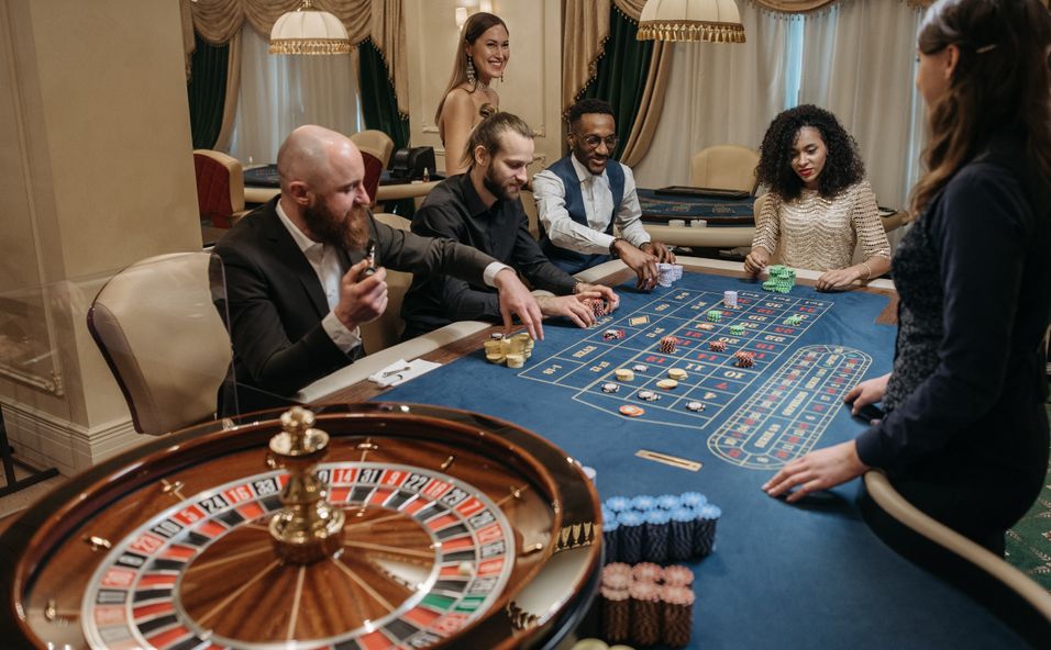 Online Casino: Spielautomaten und Live-Spiele im Überblick