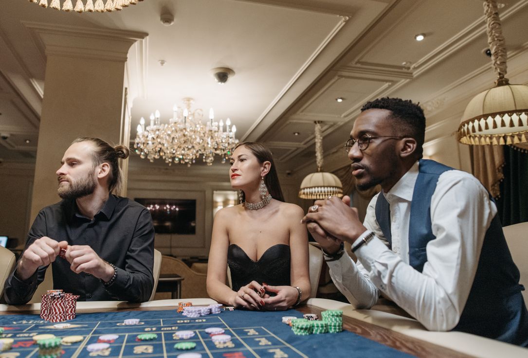 Online Casino: Spielautomaten und Live-Spiele im Überblick