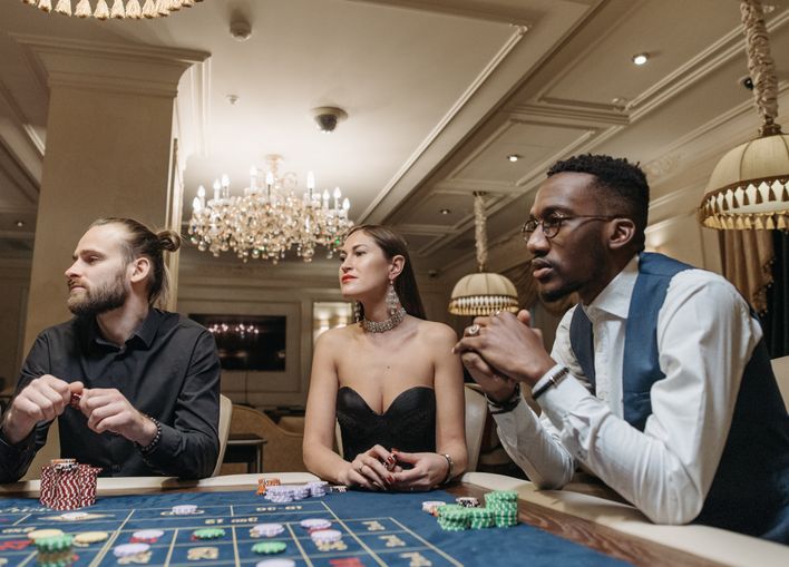 Online Casino: Spielautomaten und Live-Spiele im Überblick