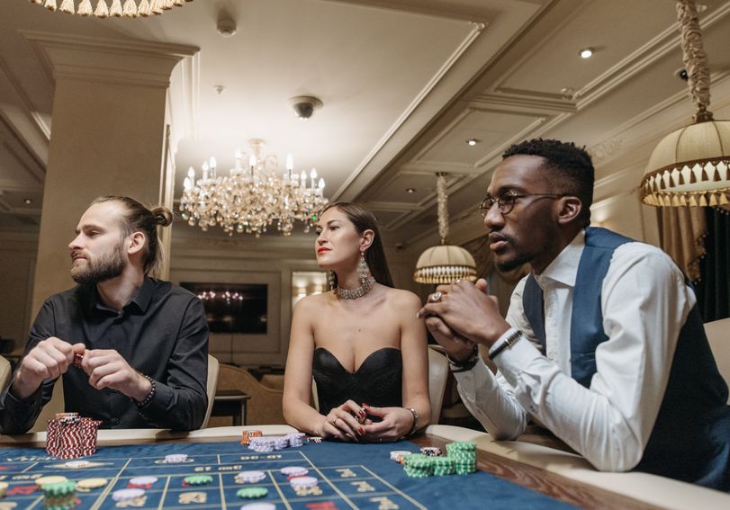 Online Casino: Spielautomaten und Live-Spiele im Überblick