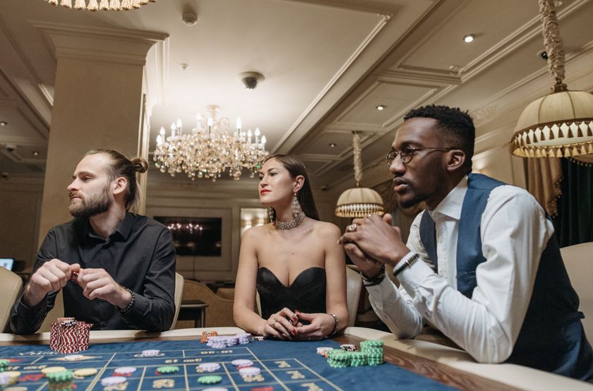Online Casino: Spielautomaten und Live-Spiele im Überblick