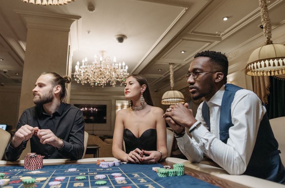 Online Casino: Spielautomaten und Live-Spiele im Überblick