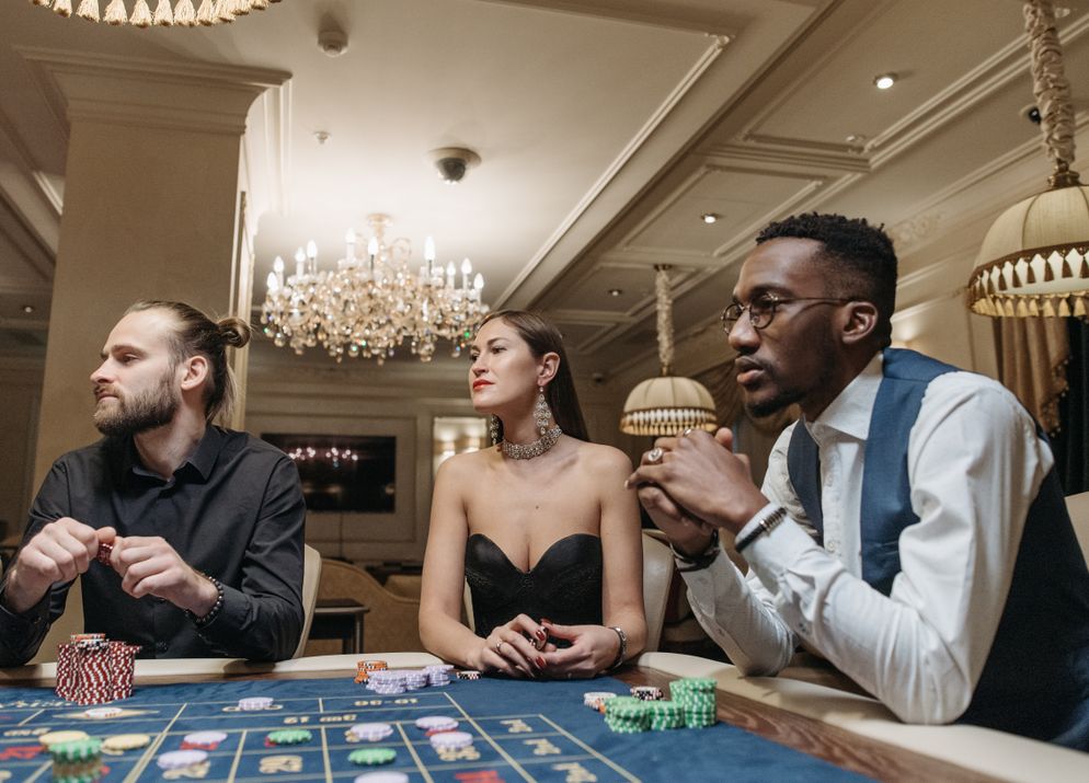 Online Casino: Spielautomaten und Live-Spiele im Überblick