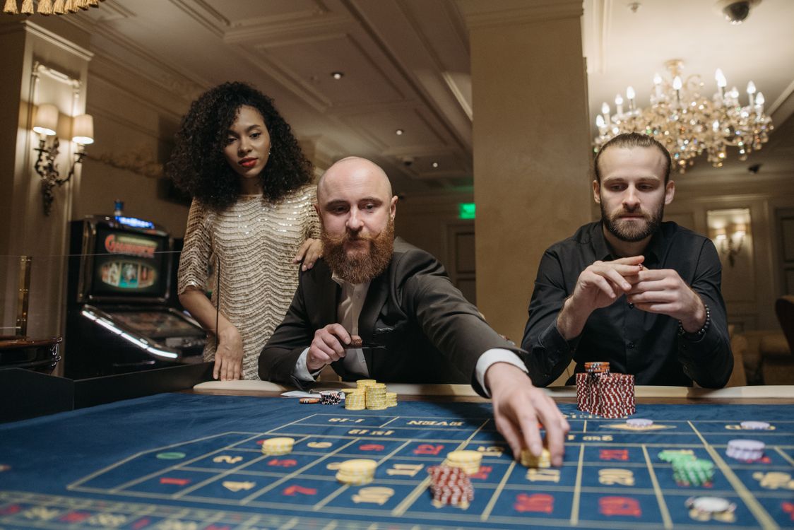 Online casino op een laptop met veilige betaalomgeving
