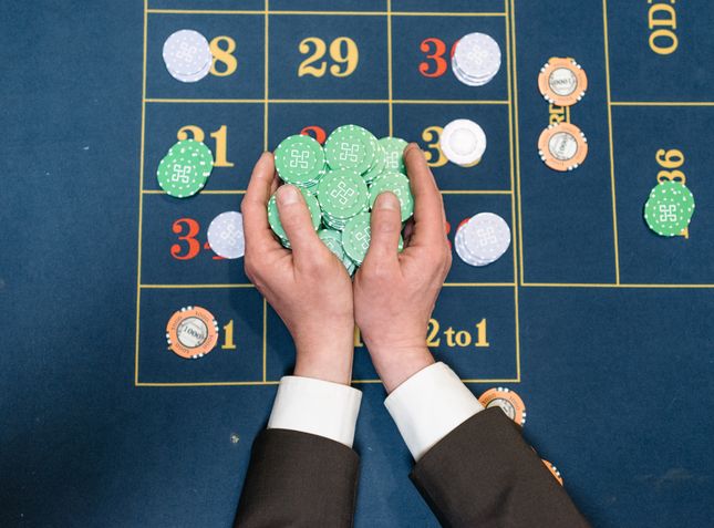 Online Casino: Spielautomaten und Live-Spiele im Überblick