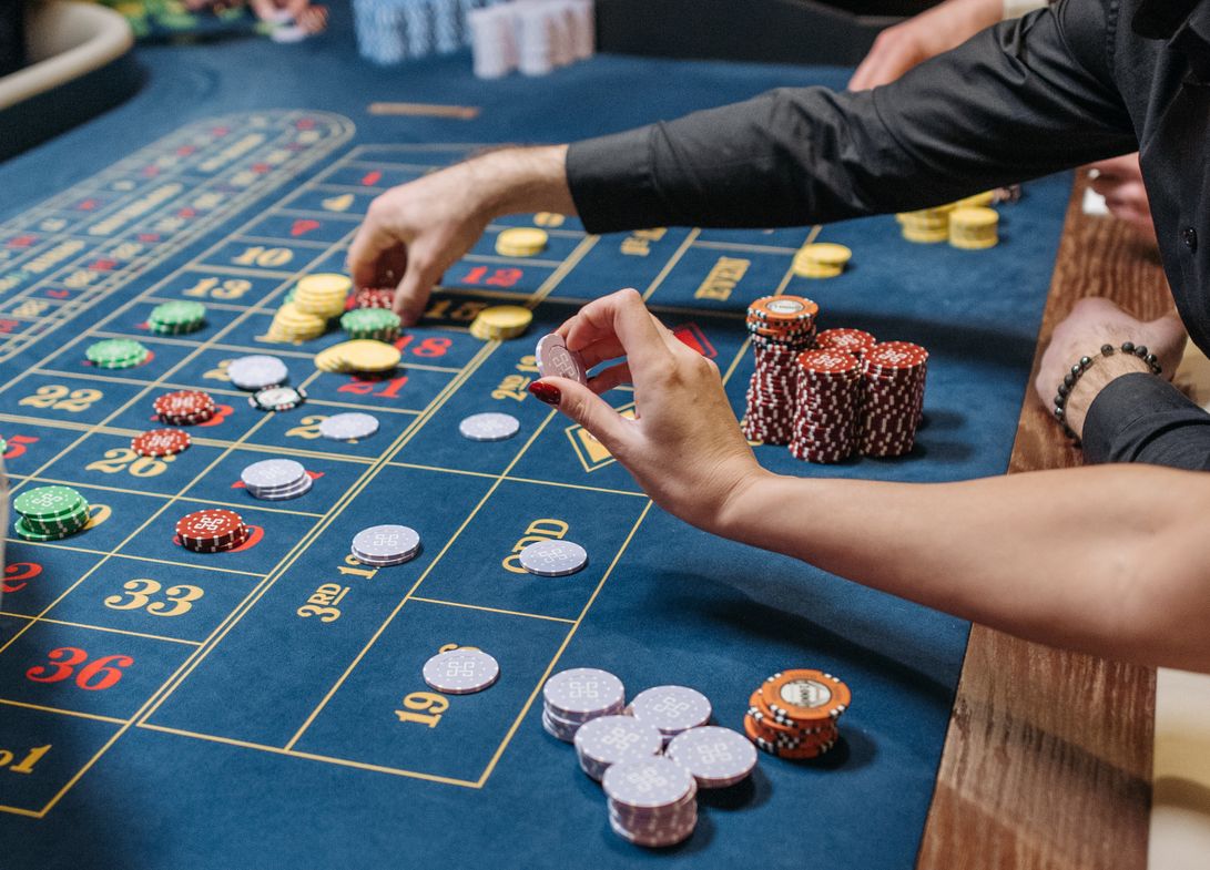 Casino Bonus verstehen: Betrag gegen Umsatzbedingungen im Online Casino