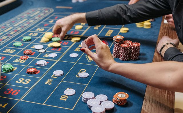 Online Casino: Spielautomaten und Live-Spiele im Überblick