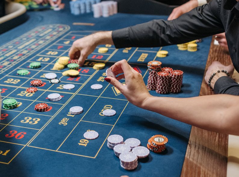 Online Casino: Spielautomaten und Live-Spiele im Überblick