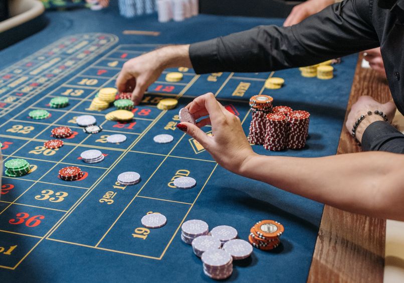 Online Casino: Spielautomaten und Live-Spiele im Überblick