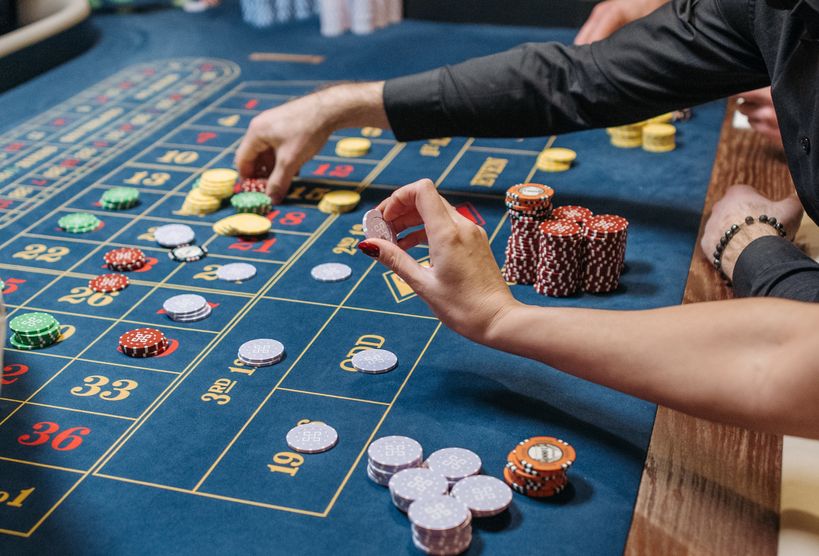 Online Casino: Spielautomaten und Live-Spiele im Überblick