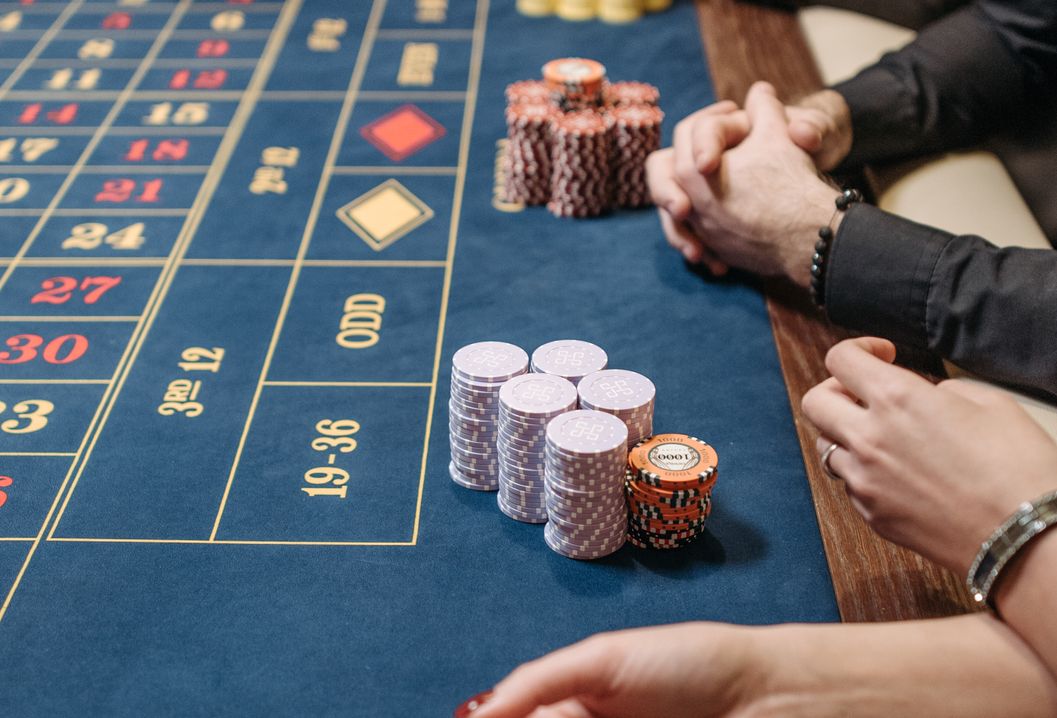Online Casino: Spielautomaten und Live-Spiele im Überblick