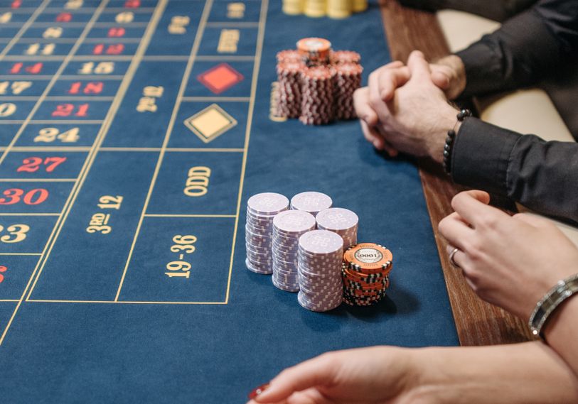 Online Casino: Spielautomaten und Live-Spiele im Überblick