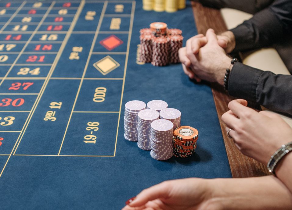 Online Casino: Spielautomaten und Live-Spiele im Überblick