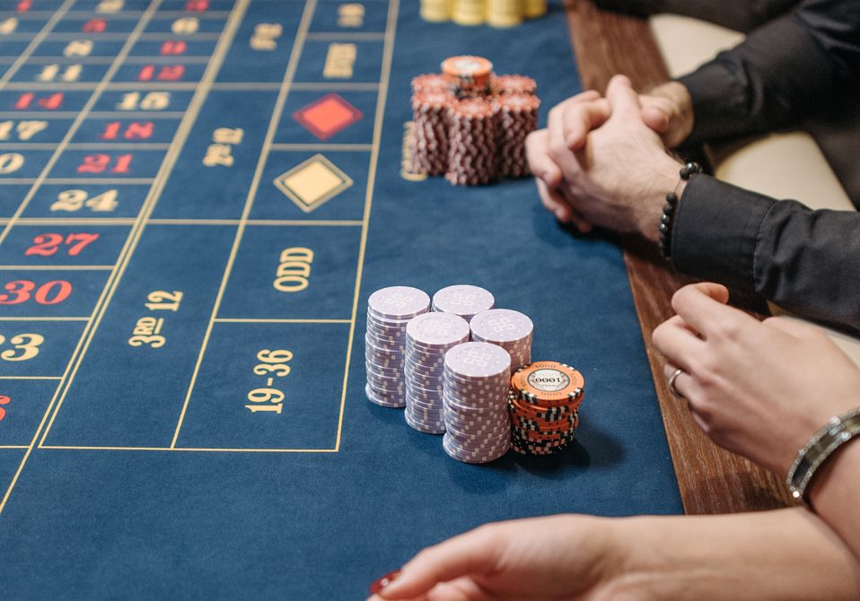 Online Casino: Spielautomaten und Live-Spiele im Überblick