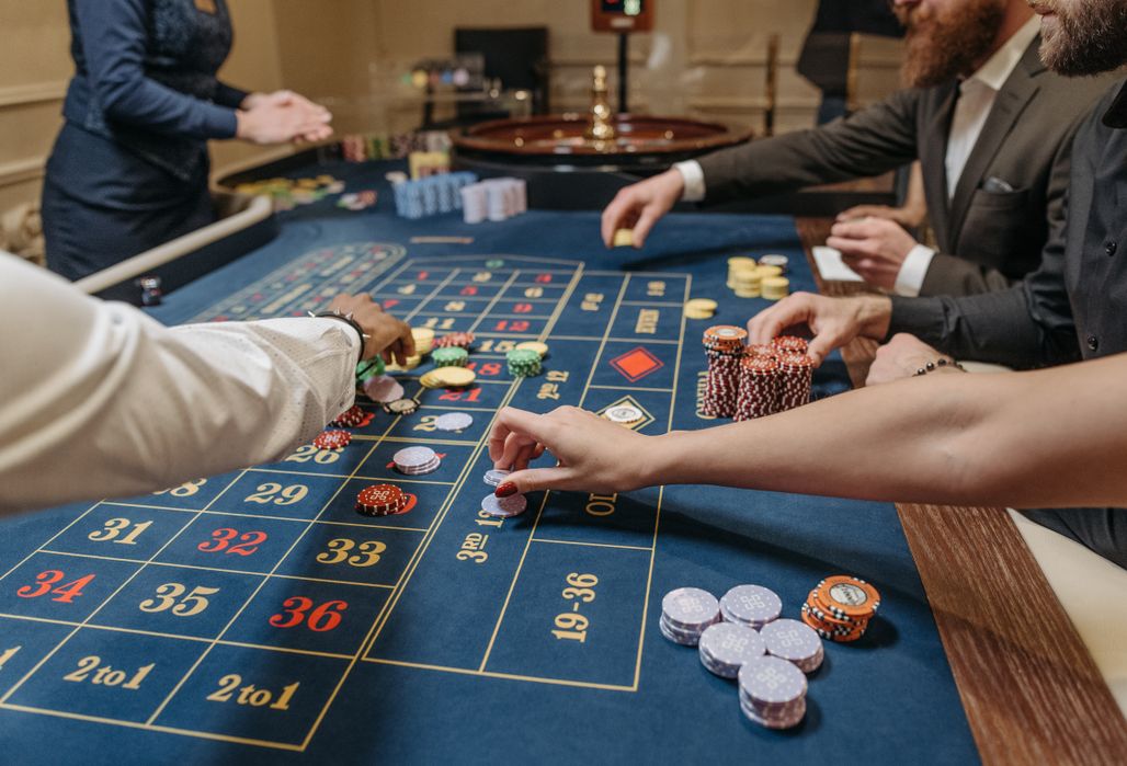 Casino Bonus verstehen: Betrag gegen Umsatzbedingungen im Glücksspiel