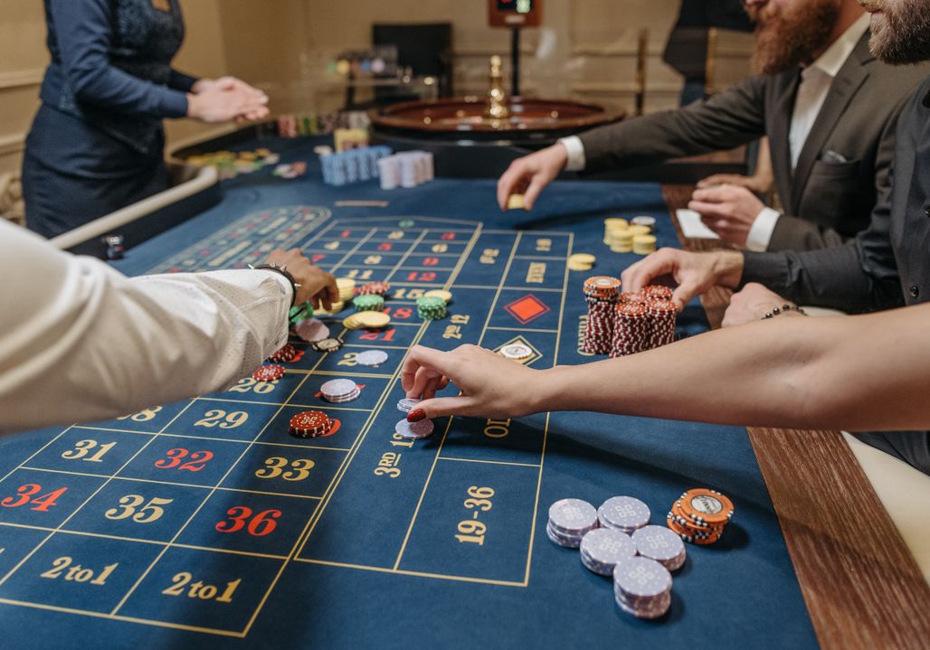 Online Casino: Spielautomaten und Live-Spiele im Überblick