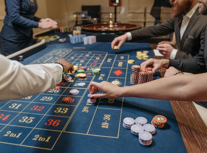 Online Casino: Spielautomaten und Live-Spiele im Überblick