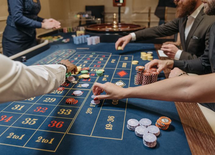 Online Casino: Spielautomaten und Live-Spiele im Überblick