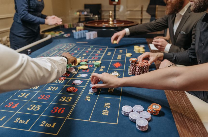 Online Casino: Spielautomaten und Live-Spiele im Überblick
