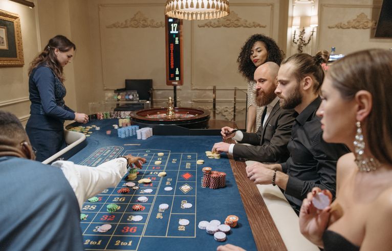 Online Casino: Spielautomaten und Live-Spiele im Überblick