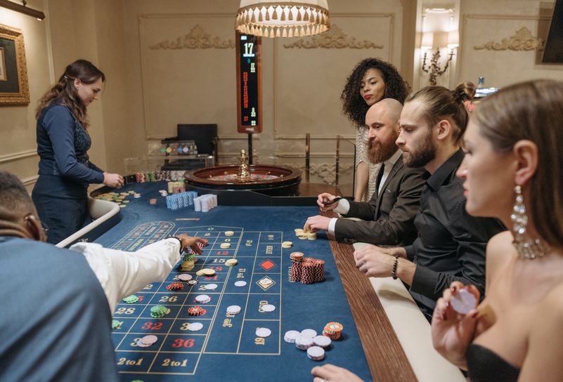 Online Casino: Spielautomaten und Live-Spiele im Überblick