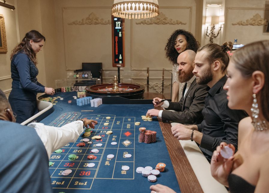 Online Casino: Spielautomaten und Live-Spiele im Überblick