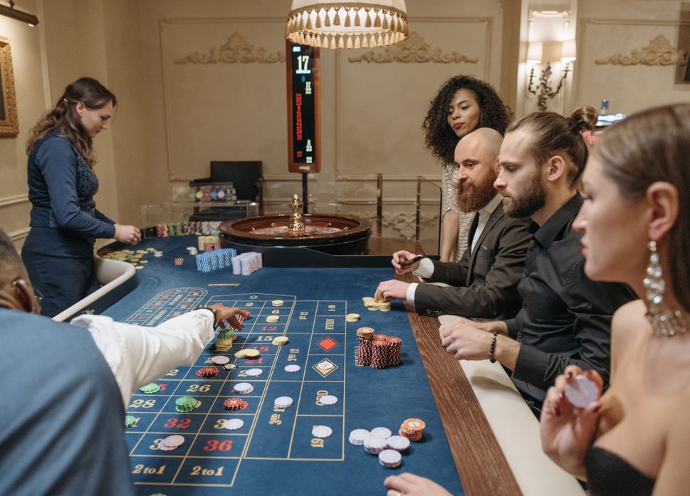 Online Casino: Spielautomaten und Live-Spiele im Überblick