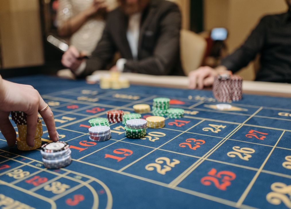 Online Casino: Spielautomaten und Live-Spiele im Überblick