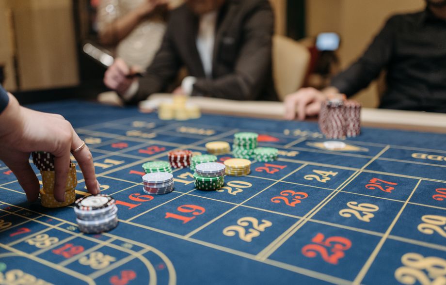 Online Casino: Spielautomaten und Live-Spiele im Überblick