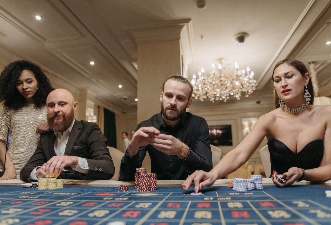 Online Casino: Spielautomaten und Live-Spiele im Überblick