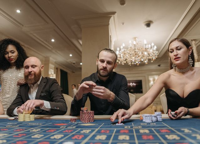 Online Casino: Spielautomaten und Live-Spiele im Überblick