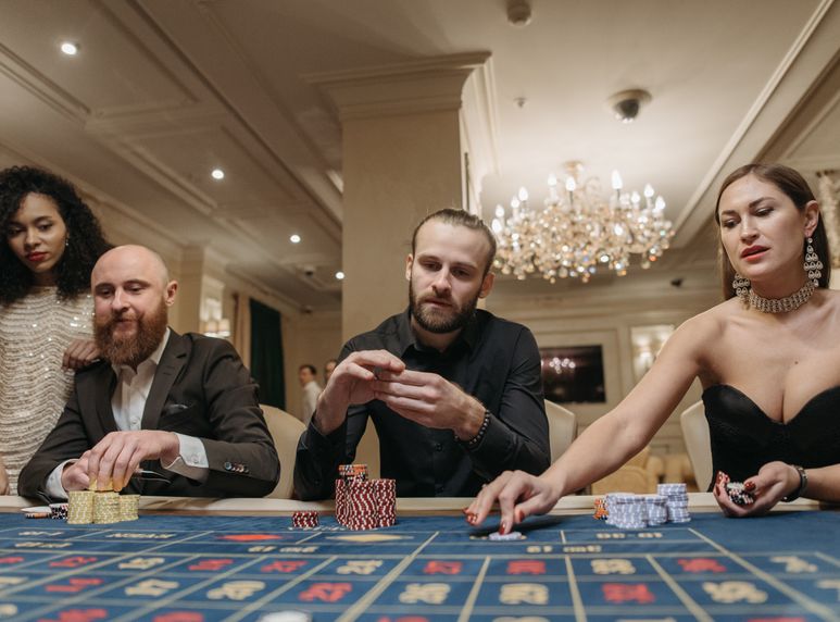 Online Casino: Spielautomaten und Live-Spiele im Überblick