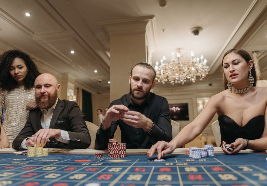 Online Casino: Spielautomaten und Live-Spiele im Überblick