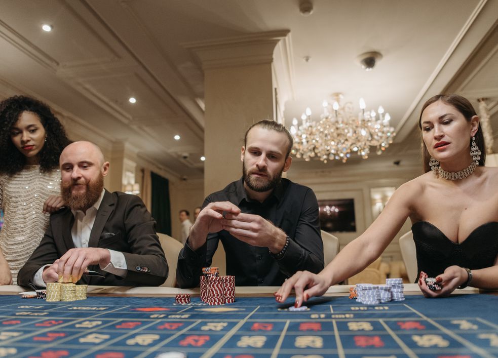 Online Casino: Spielautomaten und Live-Spiele im Überblick