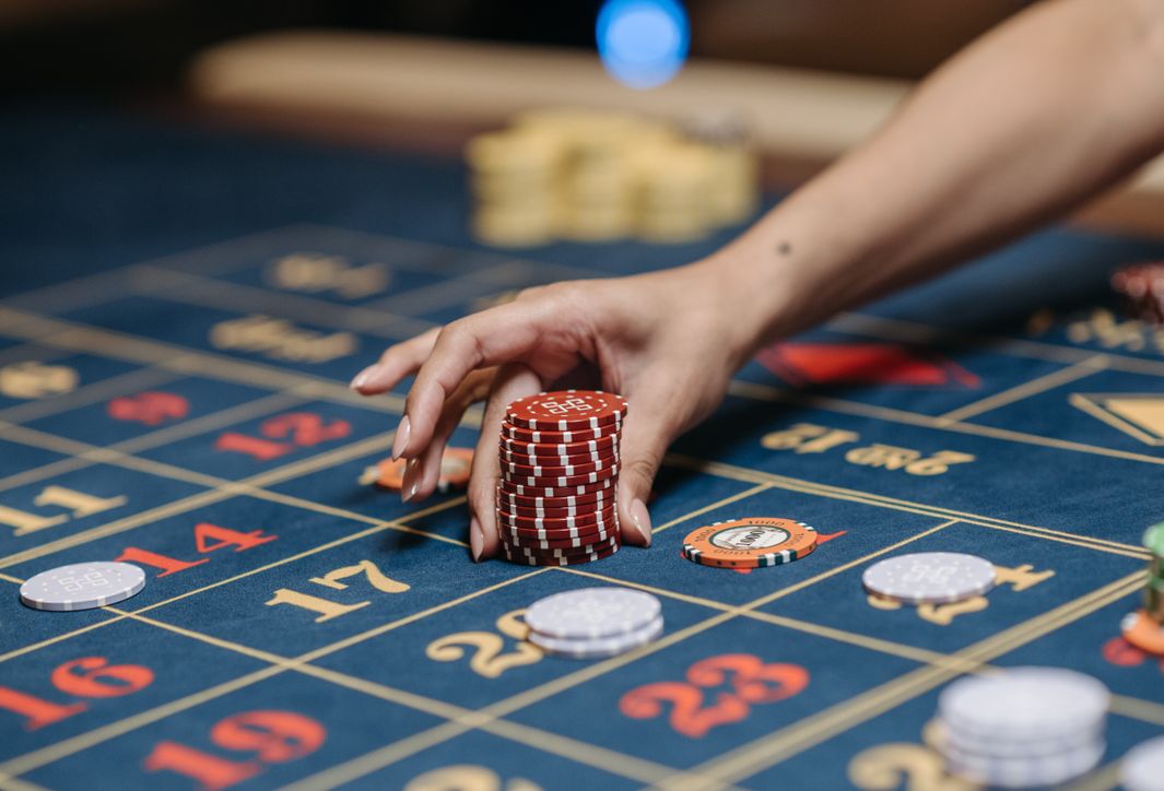Online Casino: Spielautomaten und Live-Spiele im Überblick