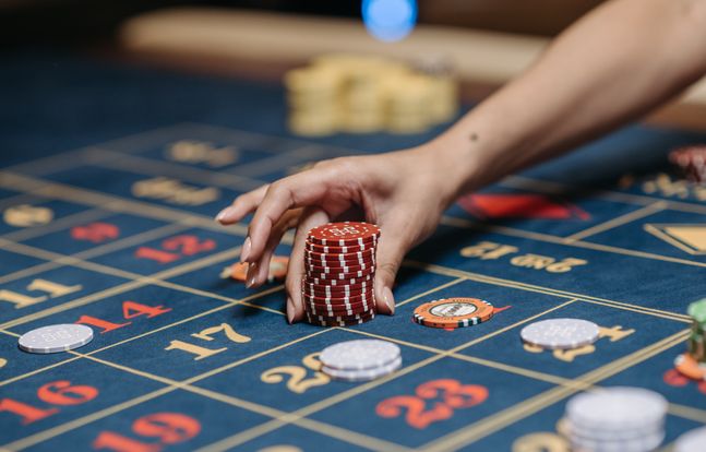 Online Casino: Spielautomaten und Live-Spiele im Überblick