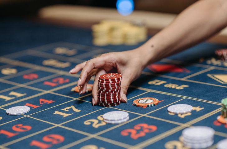 Online Casino: Spielautomaten und Live-Spiele im Überblick