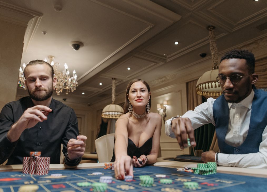 Online Casino: Spielautomaten und Live-Spiele im Überblick