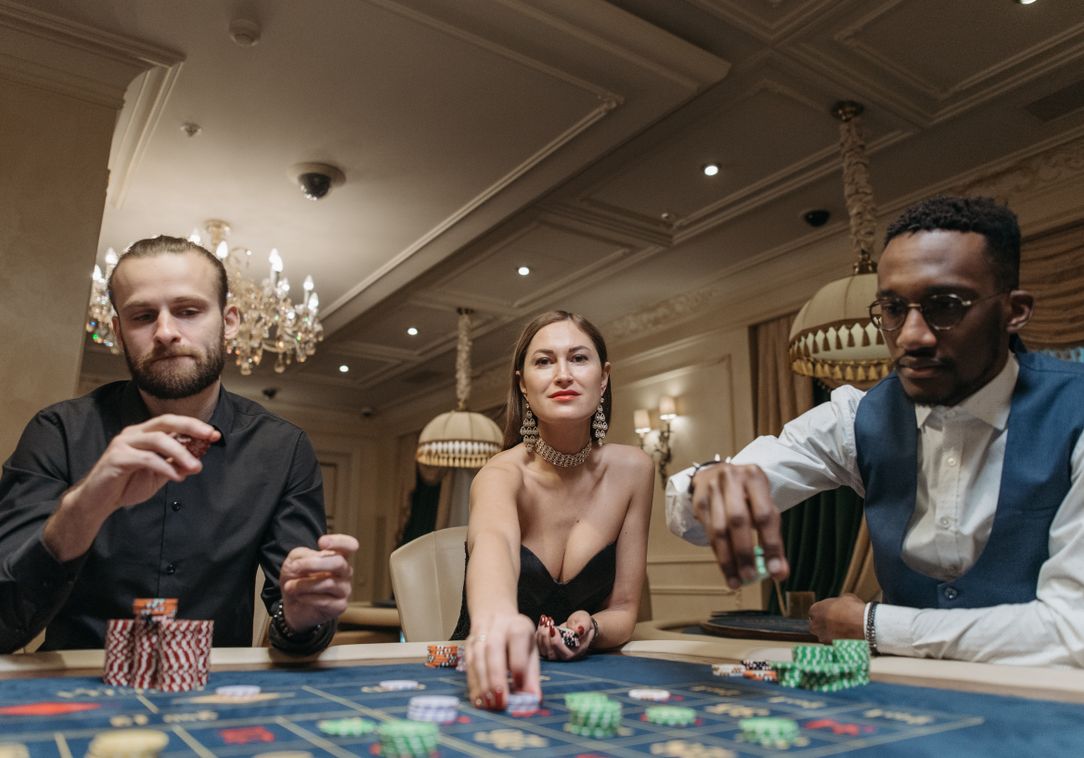 Online Casino: Spielautomaten und Live-Spiele im Überblick