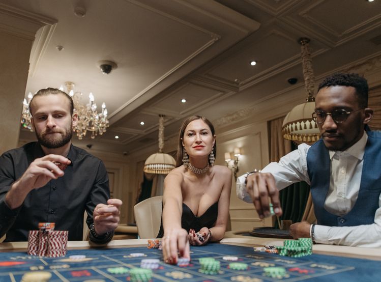 Online Casino: Spielautomaten und Live-Spiele im Überblick